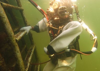 Dive a Mark V climbing