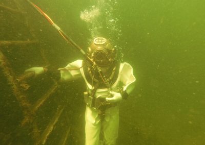 Dive a Mark V ladder